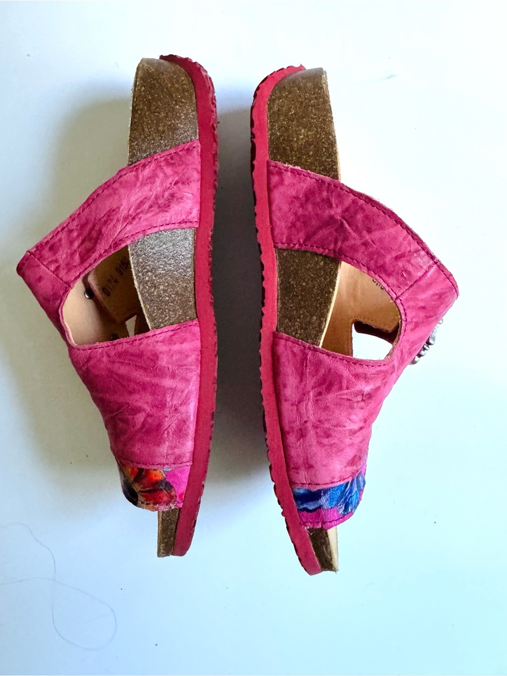 Think! Women's Floral Fushia Mizzi Sandals with Decorative Accent Sz-8.5 - Picture 5 of 10